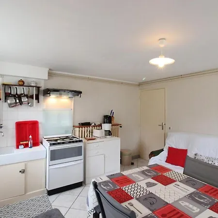 Authentique Avec Jardin, Terrasse Et Wifi Pres De Salers Et Puy Mary - Fr-1-742-153 بيت للعطل *